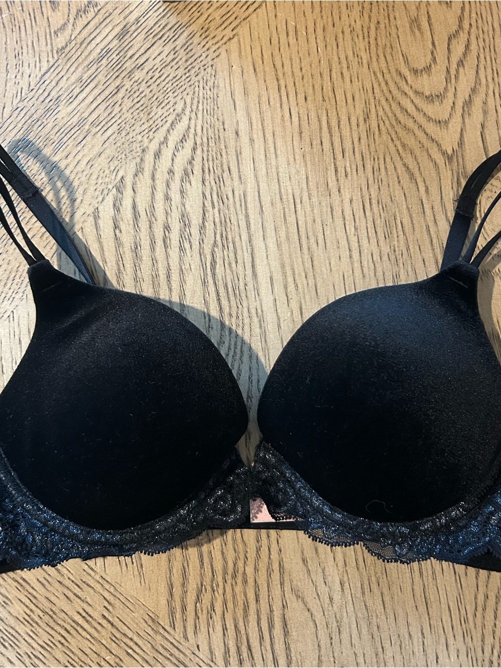 Victoria’s Secret Black Velvet Push-Up Bra 34B Top Velour Lace Padded Underwire